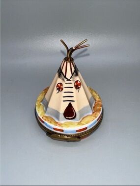Rochard Limoges Peint Main Trinket Box
Hand painted Tepee Tent